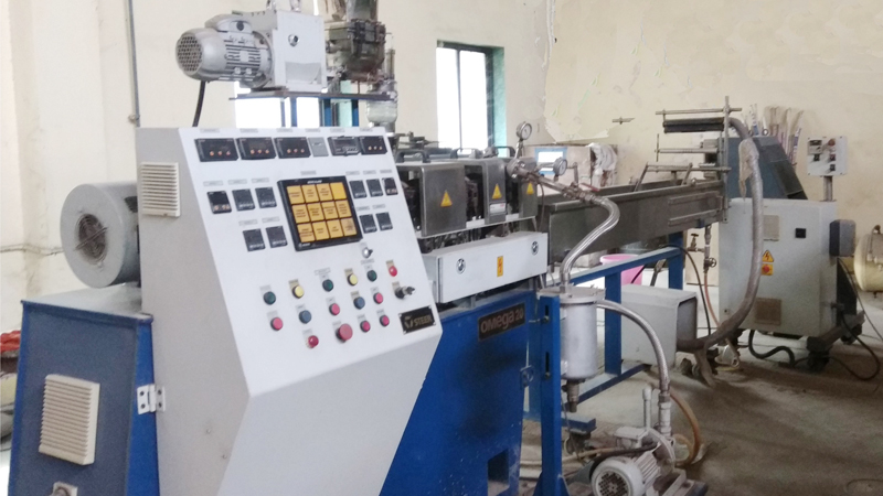 twin screw compounding extruder